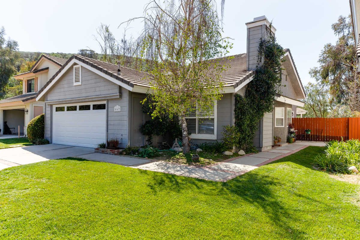 Oak Park Home, CA Real Estate Listing