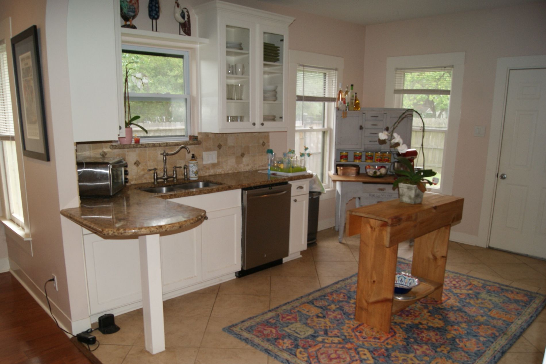 Check out the huge kitchen!