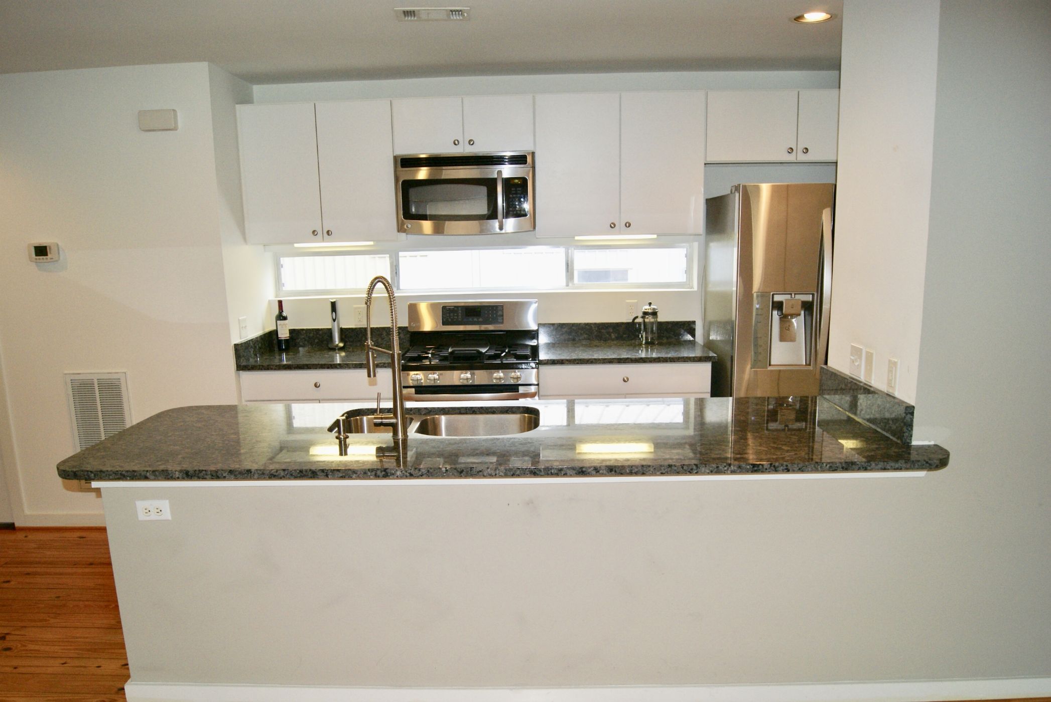 Refrigerator included Refrigerator included