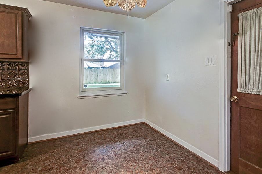 Eat-In Kitchen Eat-In Kitchen