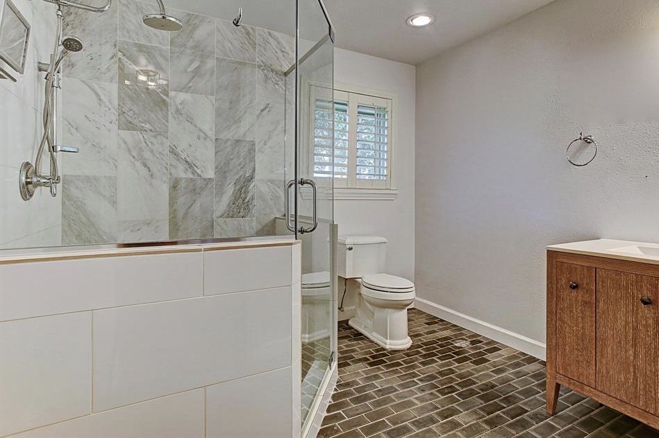 Big, recently renovated bath with walk-in shower Big, recently renovated bath with walk-in shower