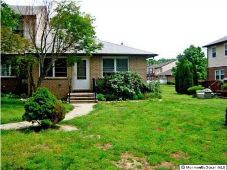 1110 CHUCKS CT