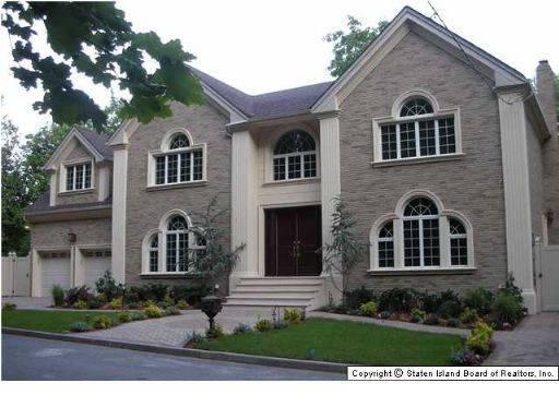 Gorgeous Center hall Colonial -...