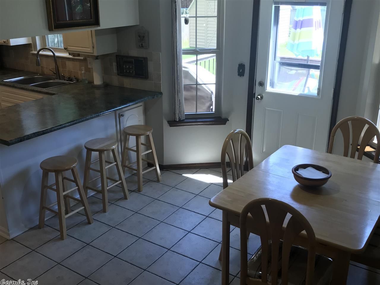 Bay window 