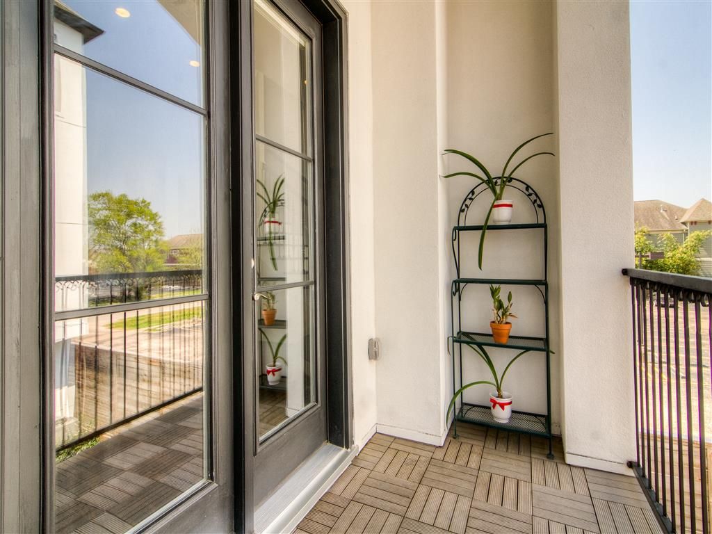 Houston Home, TX Real Estate Listing