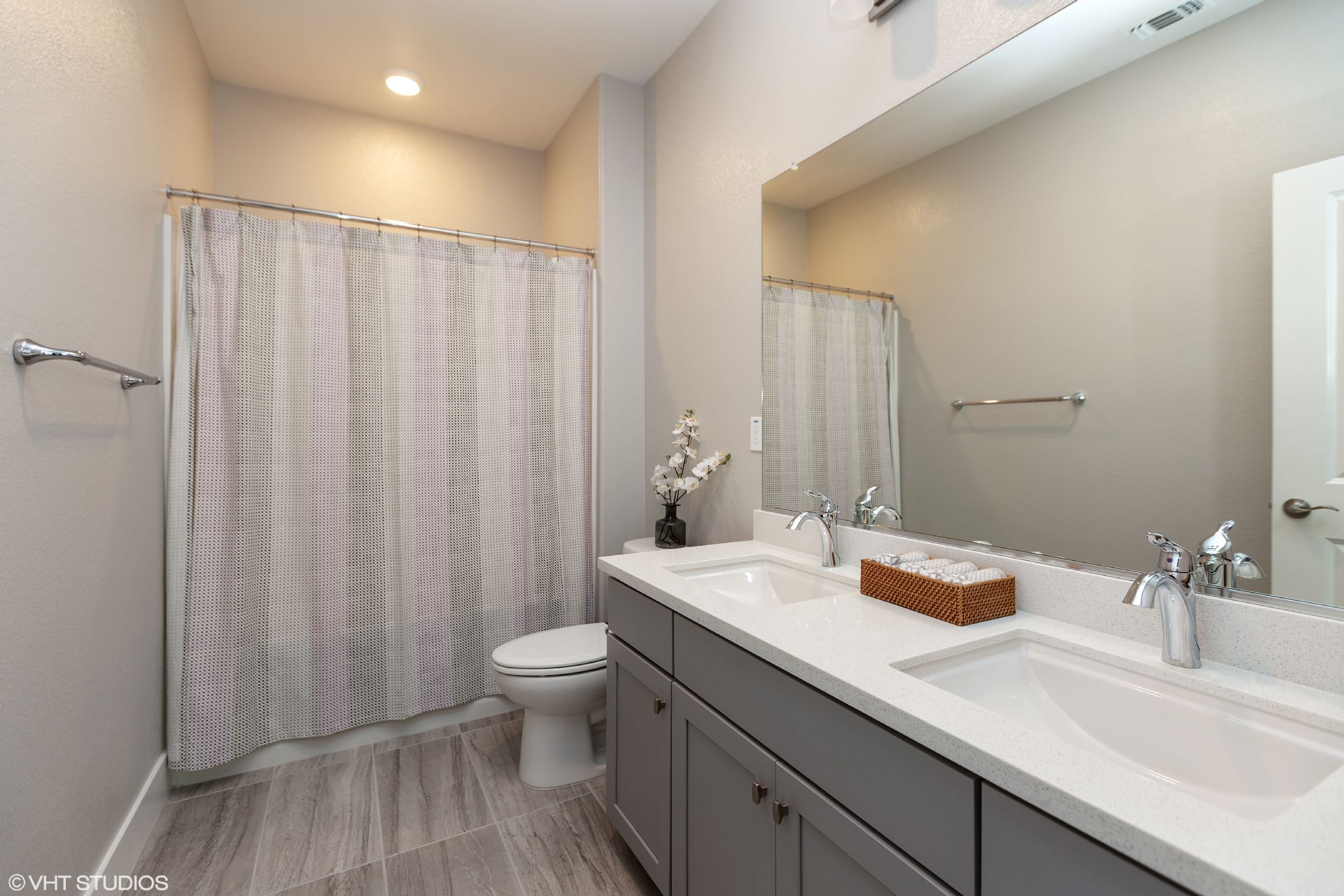 Upstairs Hallway Bathroom