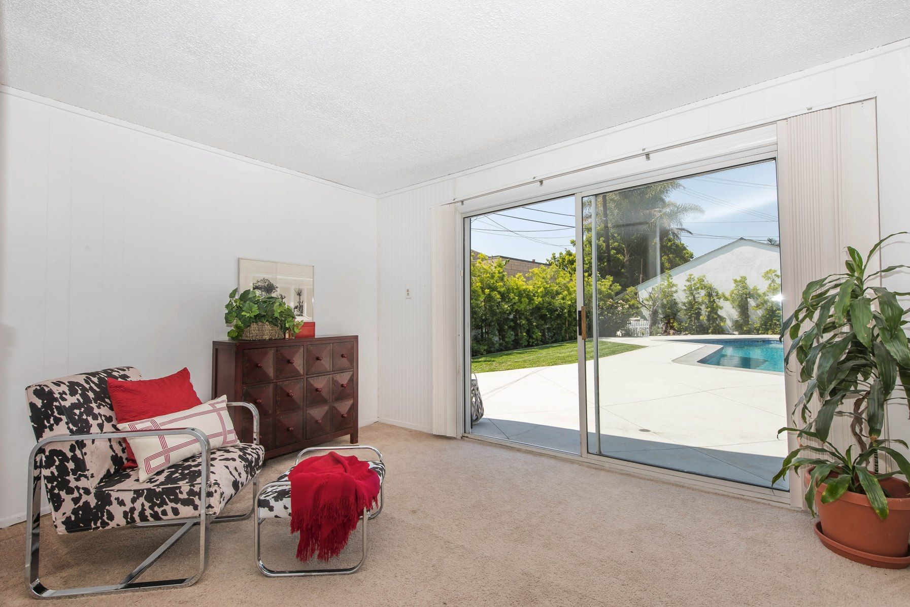 Guest House Off Pool