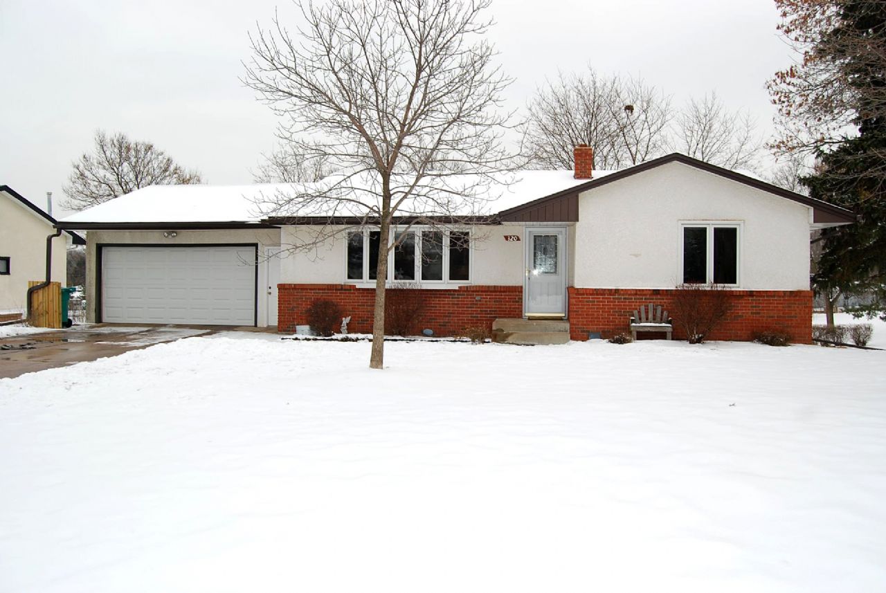 Roseville Home, MN Real Estate Listing