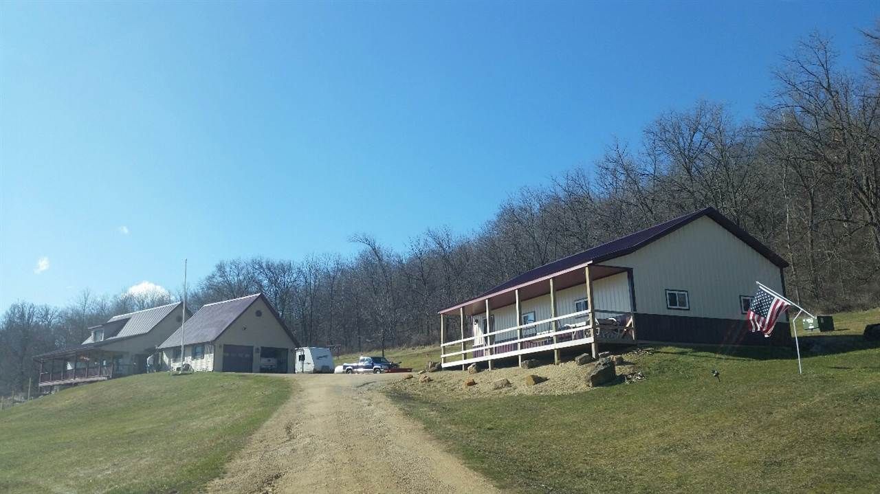 HIGHLAND RETREAT 2543 Adams Hill Rd, Highland WI
