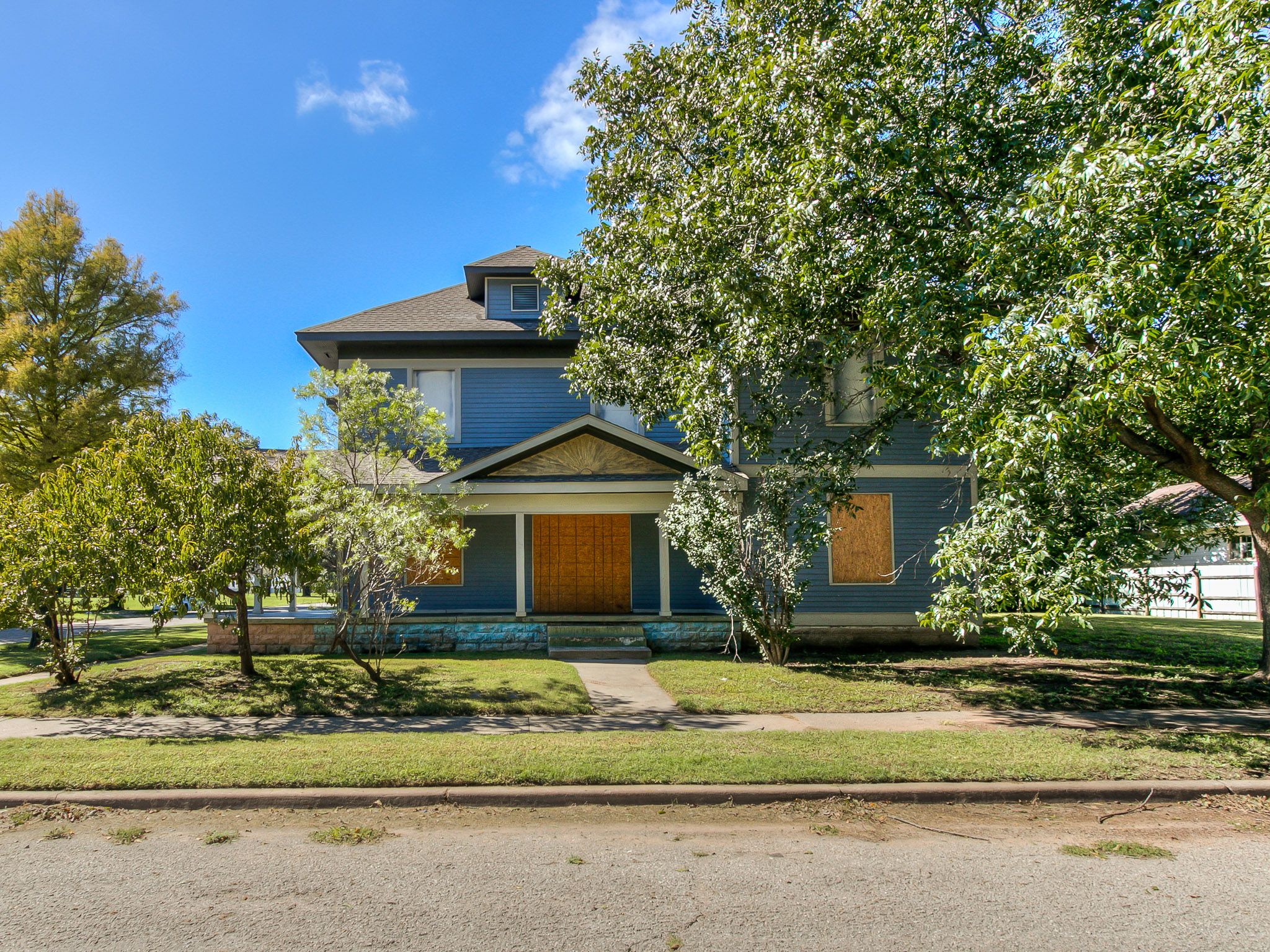 Front Exterior with North Sidelot