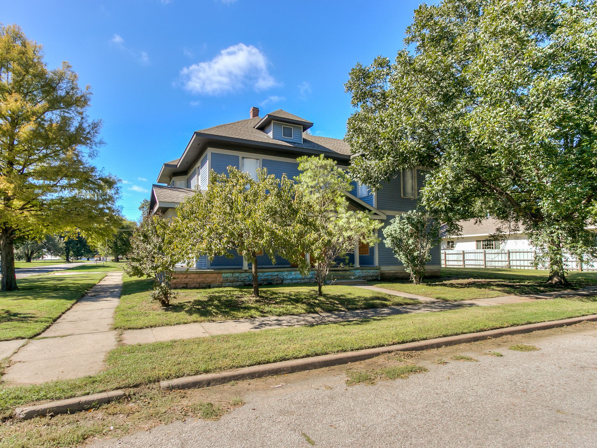 Corner Showing North Side Lot