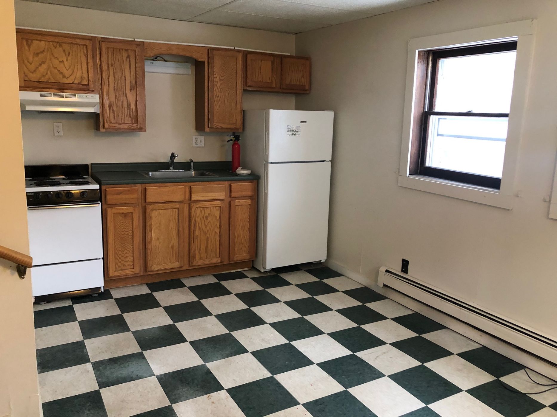 1 room efficiency apartment / all utilities included 36 Church St