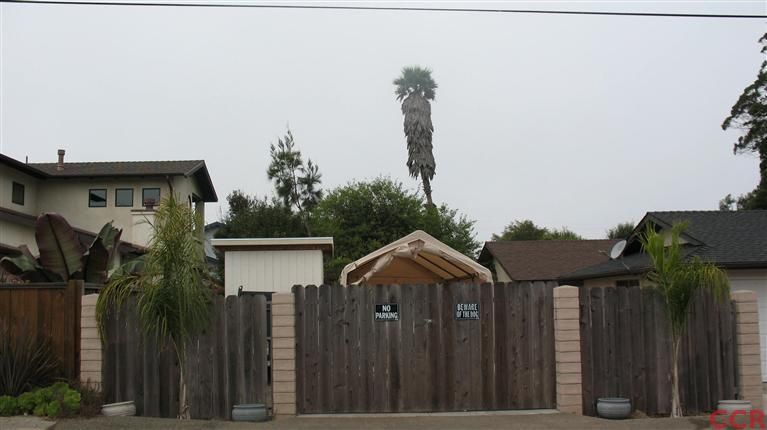 Fenced RV Parking or Yard Space Fenced RV Parking or Yard Space