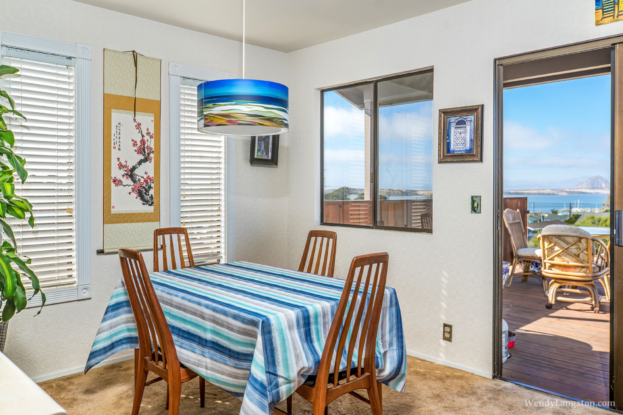 Dining Access to Deck Dining Access to Deck