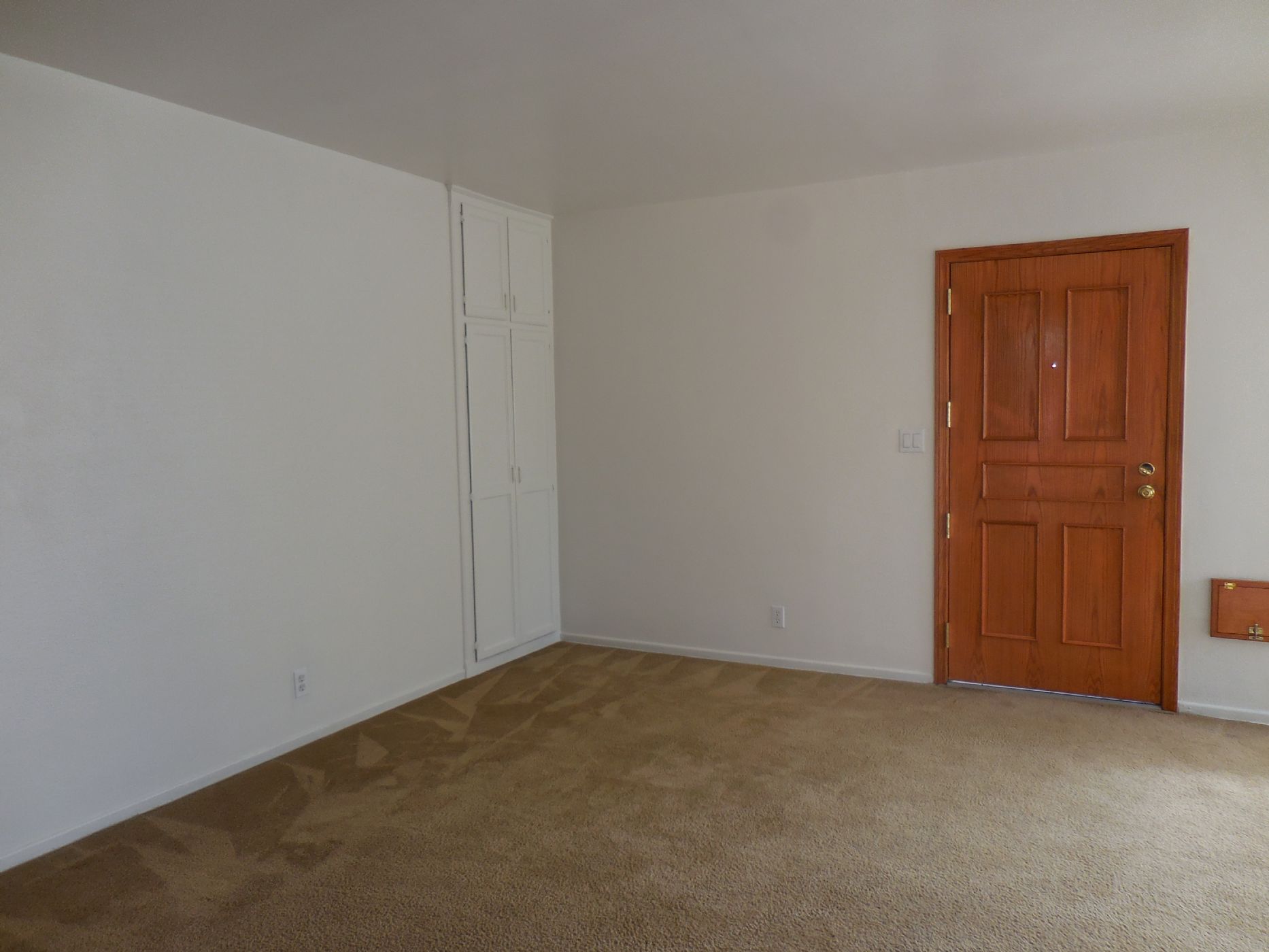 Near Forum! 2 BR 1 Bath Duplex photo 2