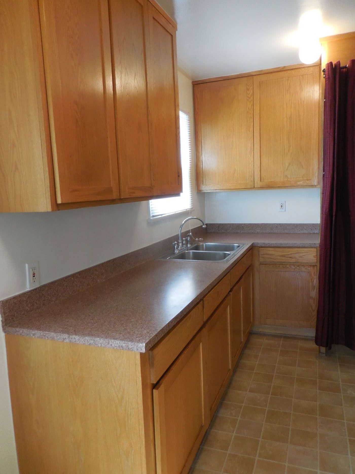 Near Forum! 2 BR 1 Bath Duplex photo 4