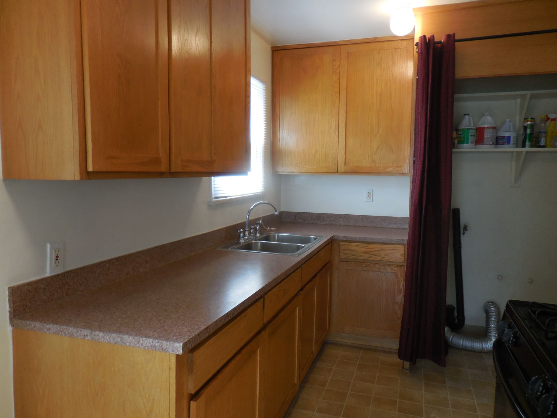 Near Forum! 2 BR 1 Bath Duplex photo 3