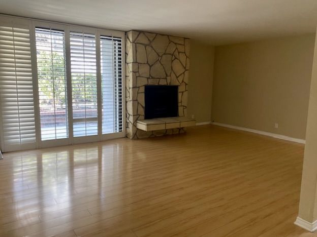 Fire pace living room + patio access