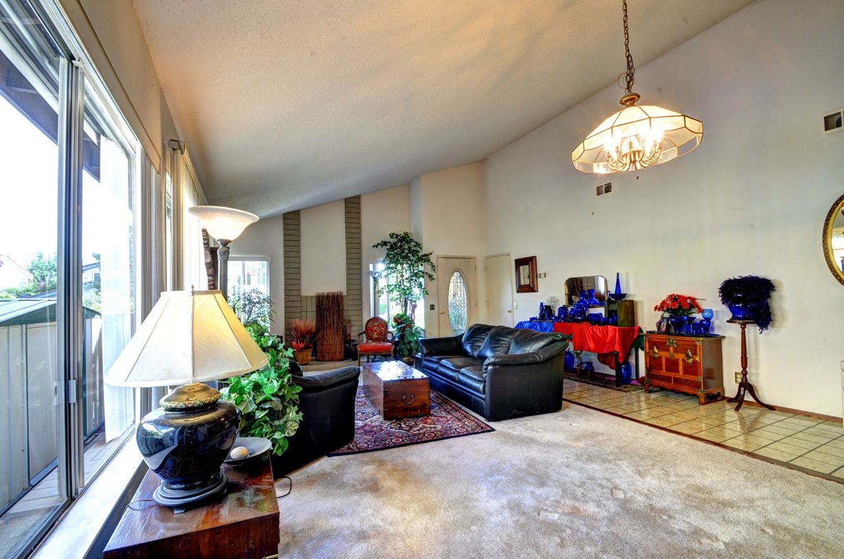 Living | 6908 Sessions Dr Living | 6908 Sessions Dr