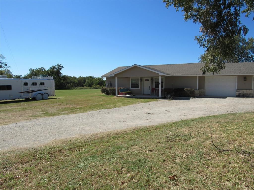 2 5 Acres House And Barn Comanche Tx 207 N Sand Street