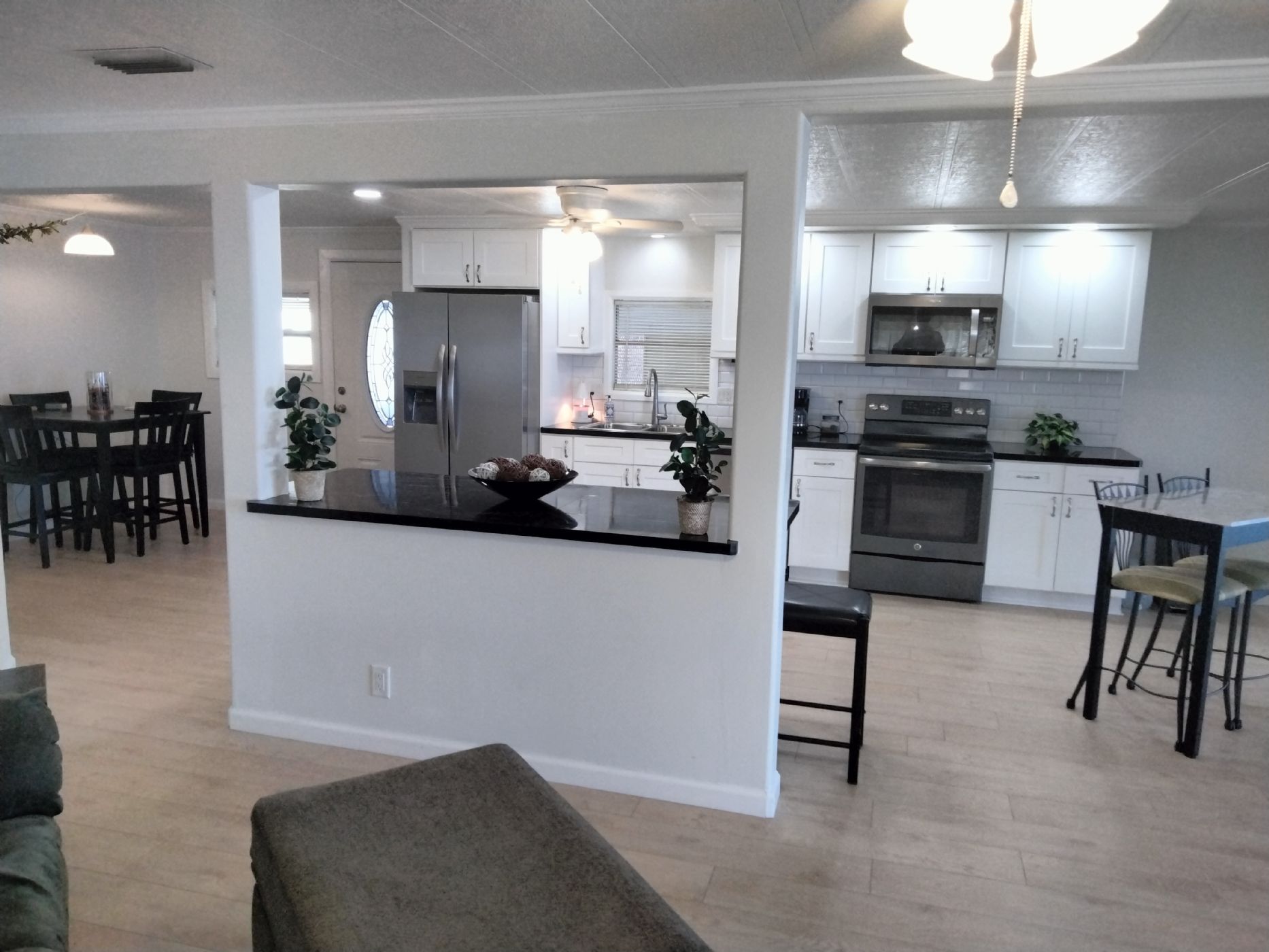 Living to Kitchen Living to Kitchen