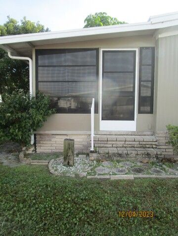 raised vinyl screen room