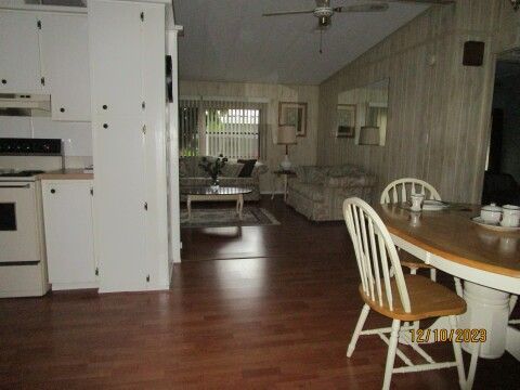 entry to kitchen, dining, living areas