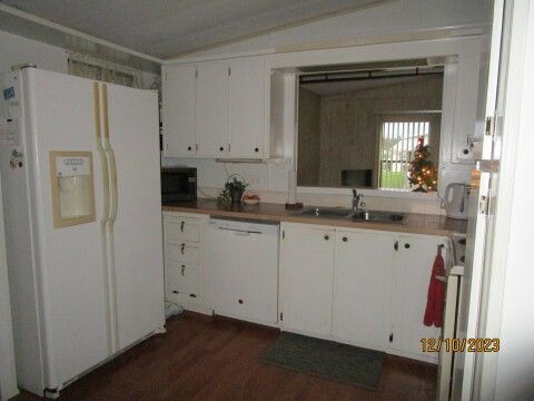 open kitchen, dw, sink, pass thru