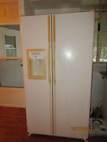 GE double door refrigerator