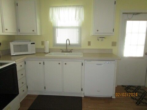 double sink, Whirlpool dishwasher