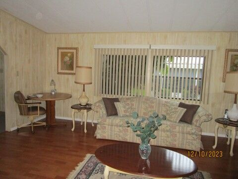 spacious living area, view from dining