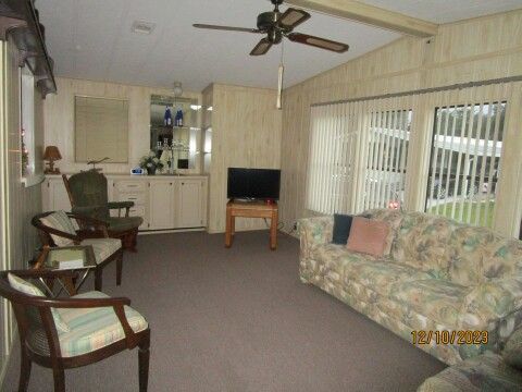 front bonus room sitting area, wet bar