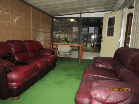 10 x 15 vinyl screen room view from entry