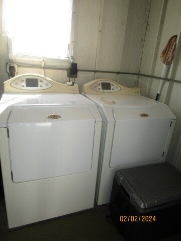 Maytag washer/dryer