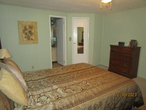 master bedroom, view of ensuite, WI closet