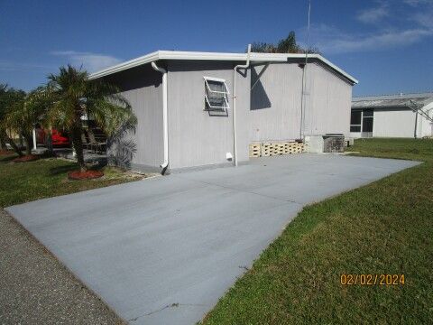 extra car pad at rear south side