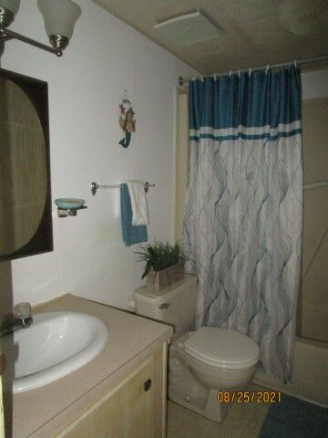 rear bath, view from hall