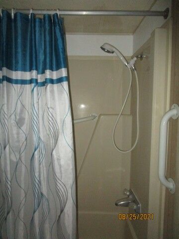 rear bath tub/shower surround