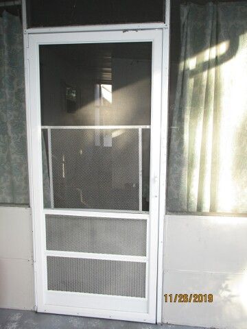 entry to lower screen room