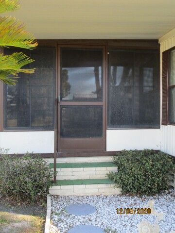 raised screen room entry