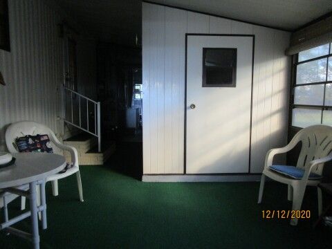 lower vinyl screened room