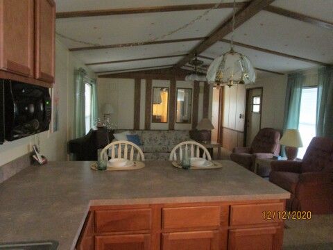 peninsula counter with seating