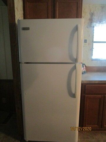 Frigidaire top freezer refrigerator