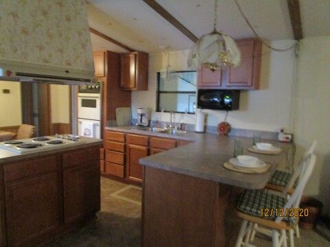 kitchen peninsula seating