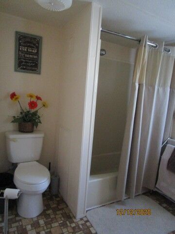 commode, tub/shower