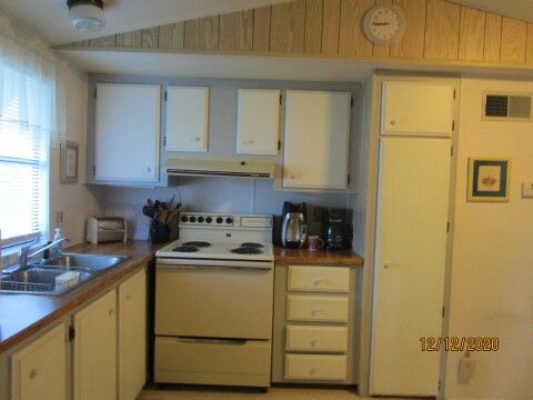 kitchen sink, range, pantry