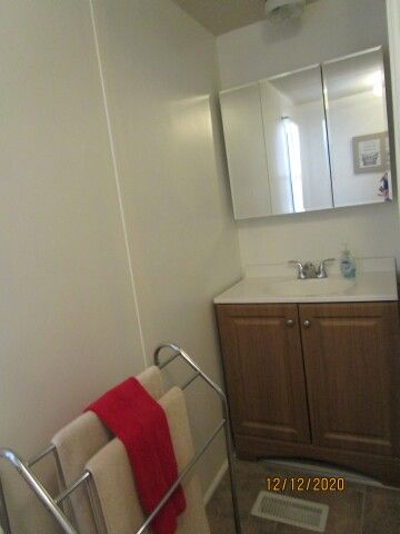 front bath vanity, mirror