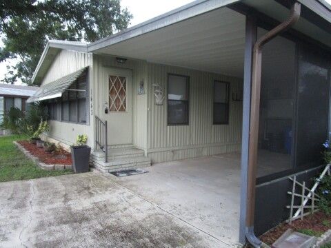 angle view of carport/front