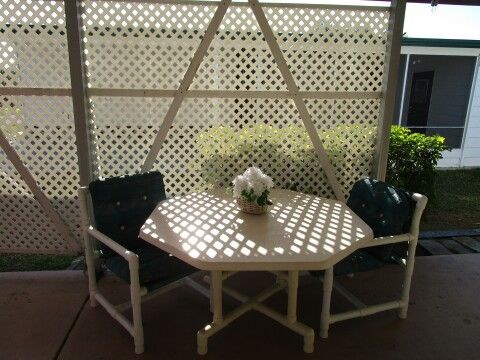 carport table/chairs