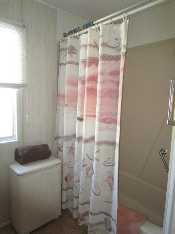 hall bath tub/shower combo